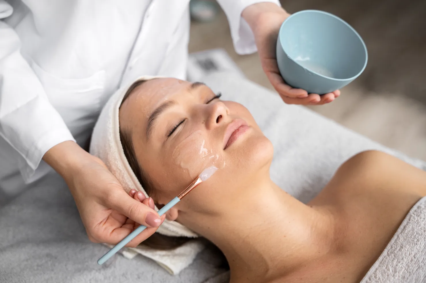 perbedaan facial dan peeling